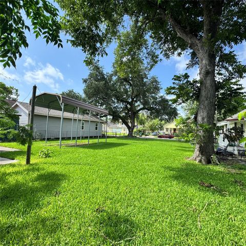 112 E Pearce Street, Baytown, TX 77520