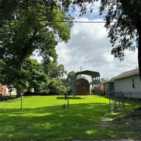 112 E Pearce Street, Baytown, TX 77520