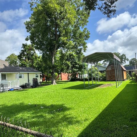 112 E Pearce Street, Baytown, TX 77520