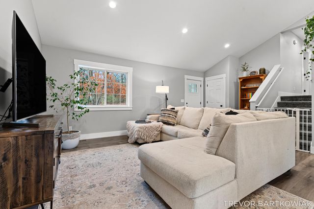 1060 Chicago Drive, Blue Lake Twp, MI 49461