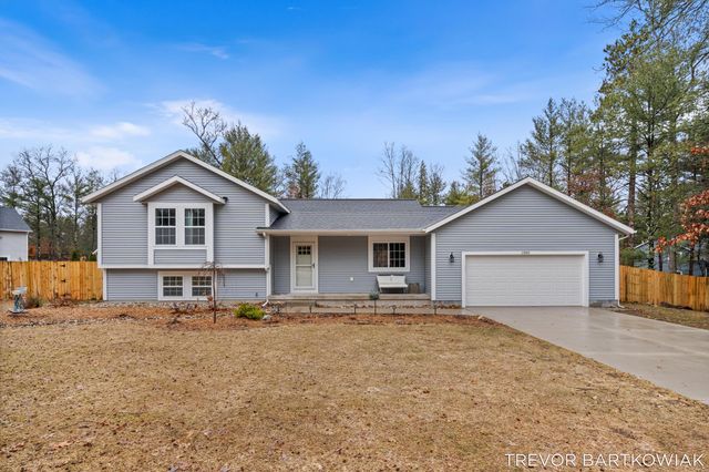 1060 Chicago Drive, Blue Lake Twp, MI 49461