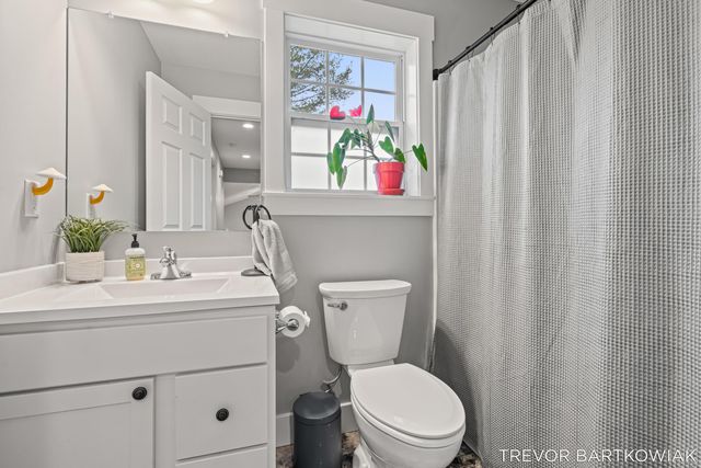 1060 Chicago Drive, Blue Lake Twp, MI 49461