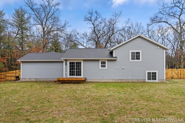 1060 Chicago Drive, Blue Lake Twp, MI 49461