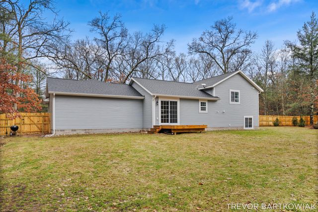 1060 Chicago Drive, Blue Lake Twp, MI 49461