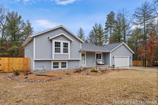 1060 Chicago Drive, Blue Lake Twp, MI 49461