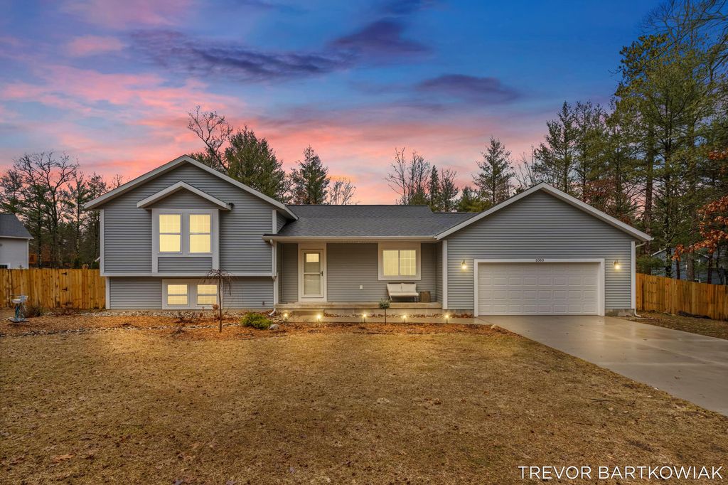 1060 Chicago Drive, Blue Lake Twp, MI 49461