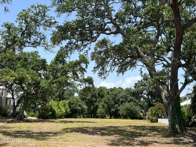 788 W Beach Boulevard, Pass Christian, MS 39571