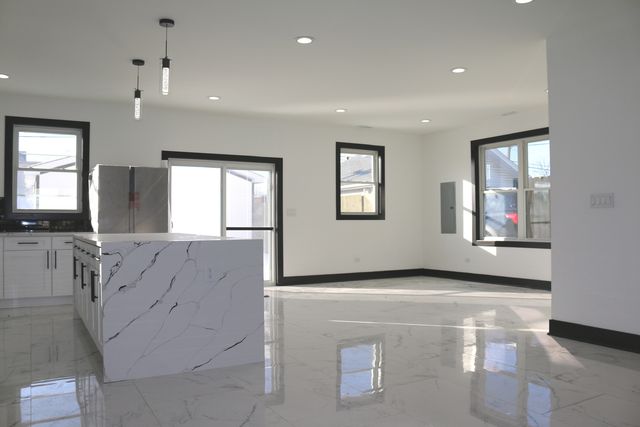 1702 N 40th Avenue, Stone Park, IL 60165