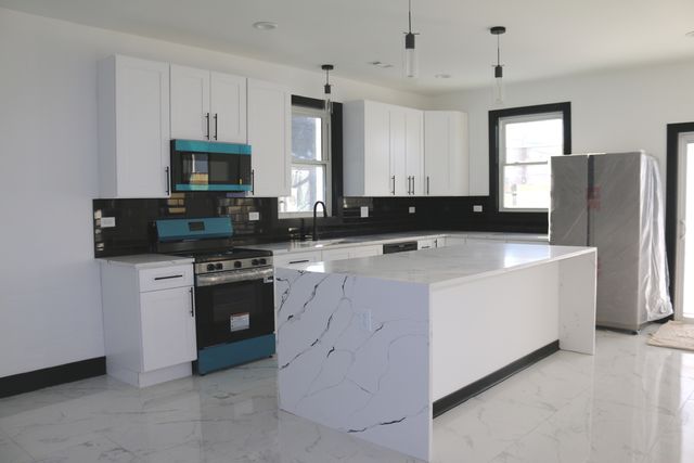 1702 N 40th Avenue, Stone Park, IL 60165