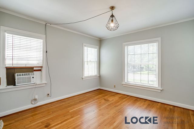 4328 Calmont Avenue, Fort Worth, TX 76107