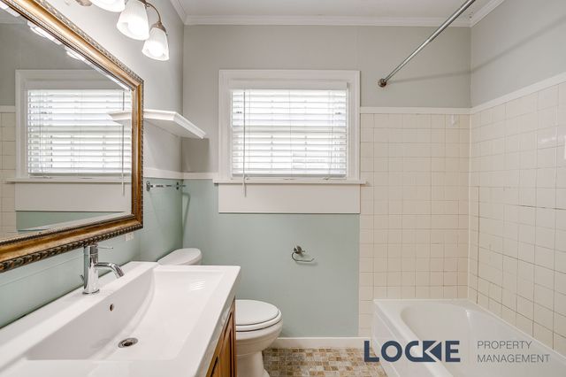 4328 Calmont Avenue, Fort Worth, TX 76107