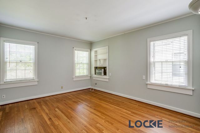 4328 Calmont Avenue, Fort Worth, TX 76107