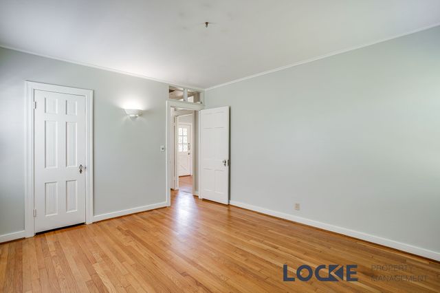 4328 Calmont Avenue, Fort Worth, TX 76107