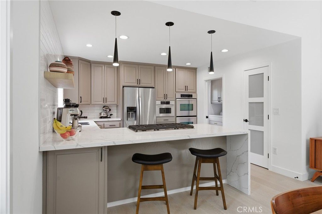 Image 12 of property listing at 5319 Penfield Avenue, Woodland Hills, CA 91364