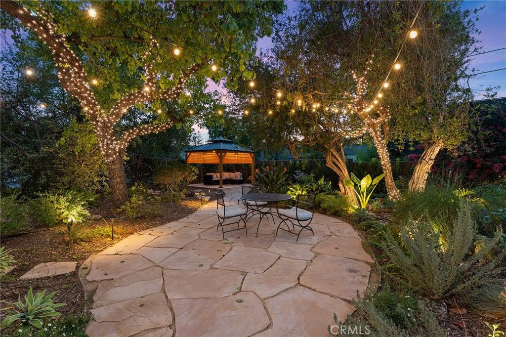 Image 2 of property listing at 5319 Penfield Avenue, Woodland Hills, CA 91364