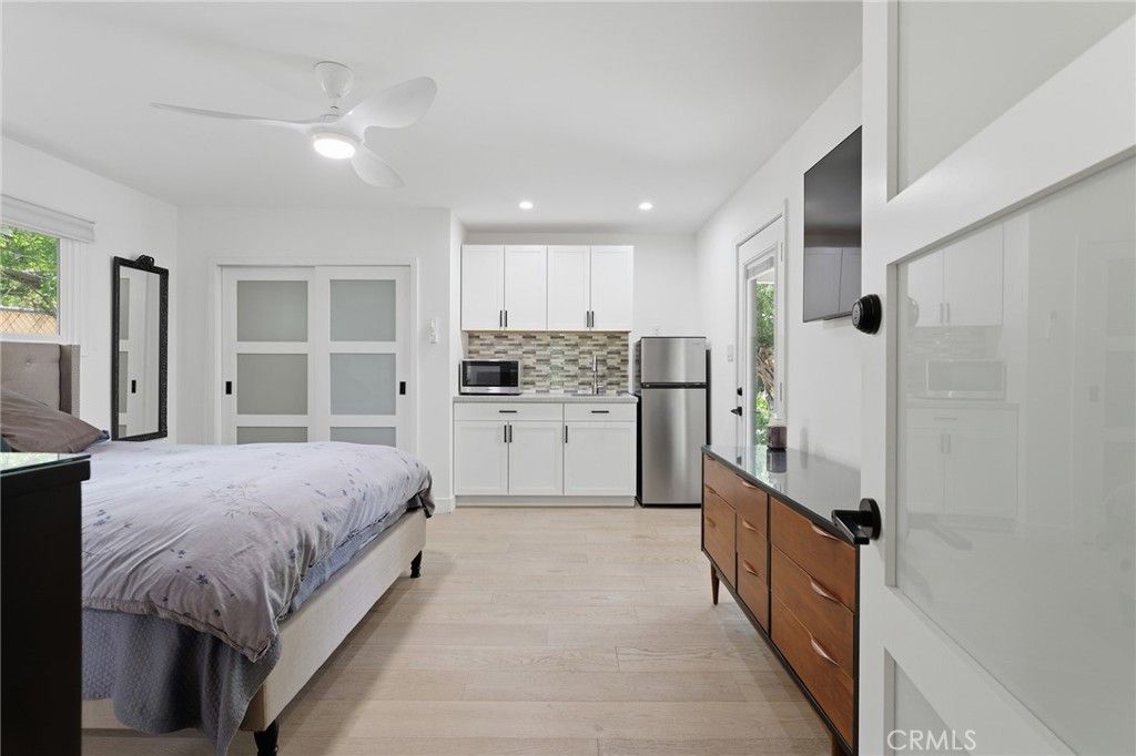 Image 20 of property listing at 5319 Penfield Avenue, Woodland Hills, CA 91364