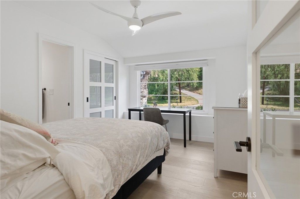 Image 25 of property listing at 5319 Penfield Avenue, Woodland Hills, CA 91364