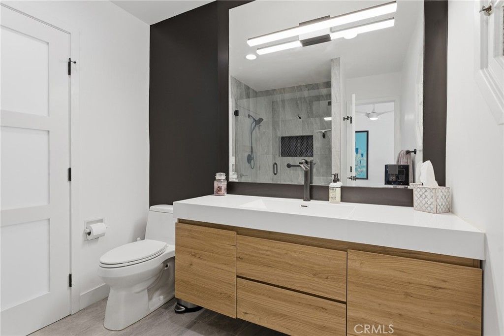 Image 26 of property listing at 5319 Penfield Avenue, Woodland Hills, CA 91364