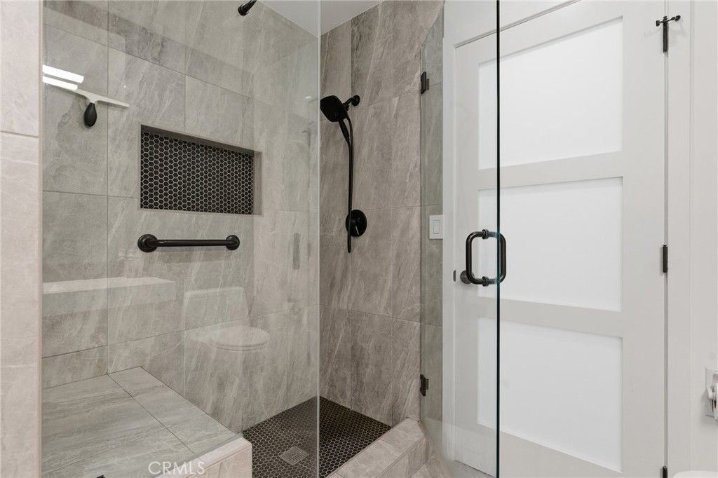 Image 27 of property listing at 5319 Penfield Avenue, Woodland Hills, CA 91364