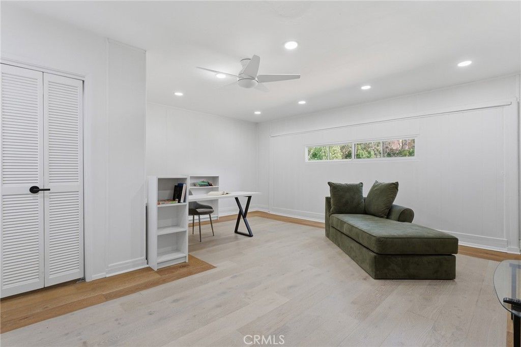 Image 28 of property listing at 5319 Penfield Avenue, Woodland Hills, CA 91364