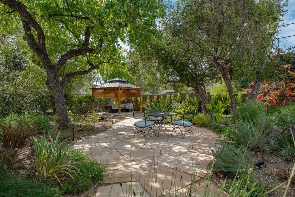 Image 31 of property listing at 5319 Penfield Avenue, Woodland Hills, CA 91364