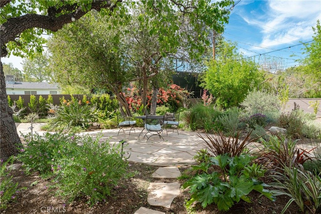 Image 32 of property listing at 5319 Penfield Avenue, Woodland Hills, CA 91364