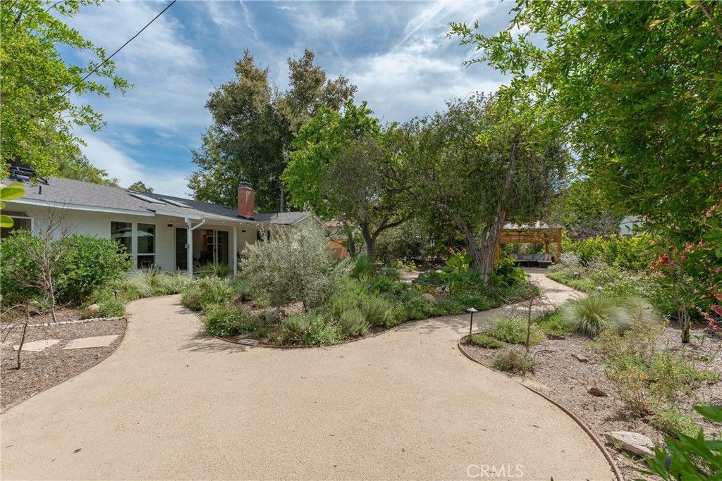 Image 36 of property listing at 5319 Penfield Avenue, Woodland Hills, CA 91364