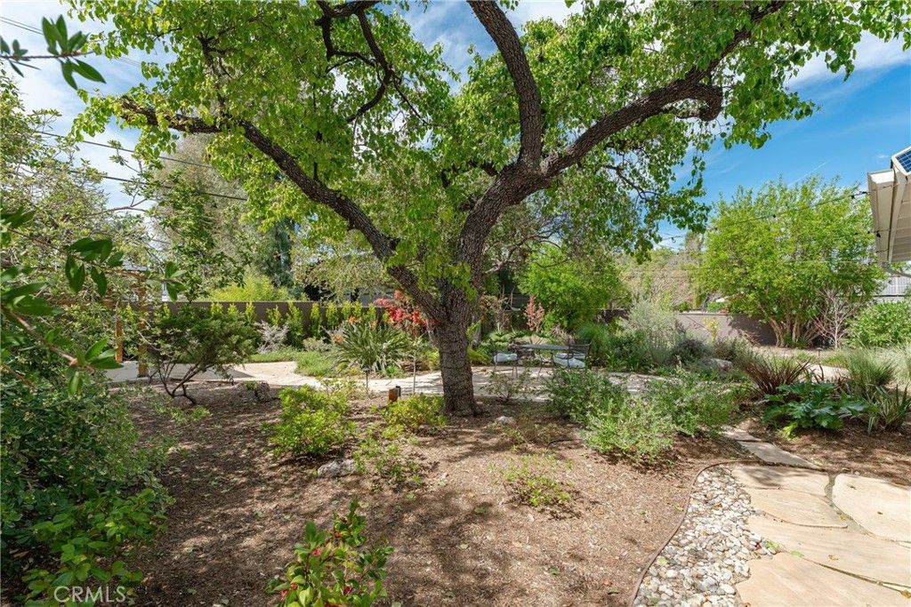 Image 37 of property listing at 5319 Penfield Avenue, Woodland Hills, CA 91364