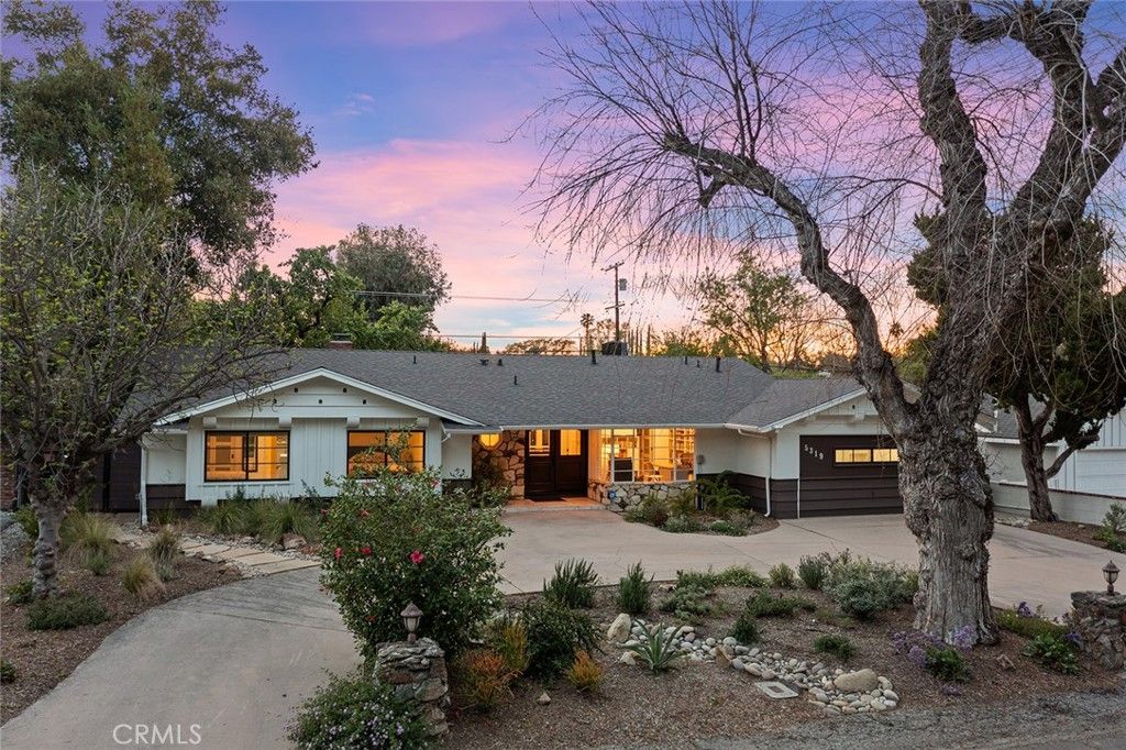 Image 4 of property listing at 5319 Penfield Avenue, Woodland Hills, CA 91364