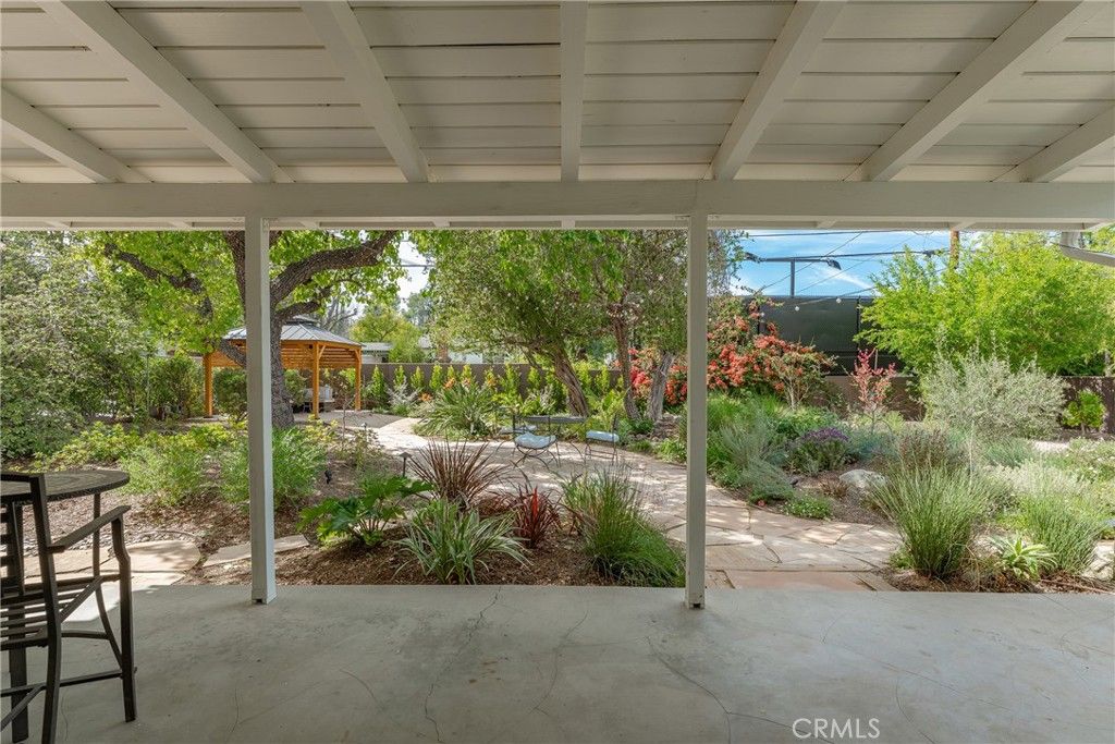 Image 40 of property listing at 5319 Penfield Avenue, Woodland Hills, CA 91364