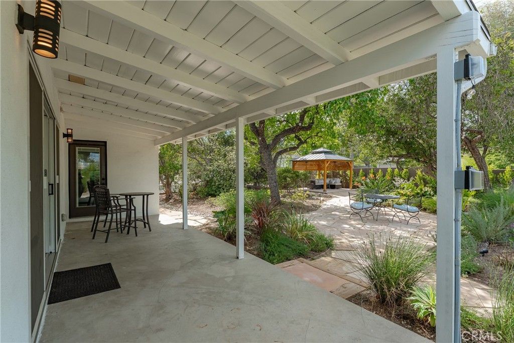 Image 41 of property listing at 5319 Penfield Avenue, Woodland Hills, CA 91364