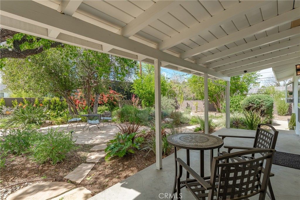 Image 42 of property listing at 5319 Penfield Avenue, Woodland Hills, CA 91364