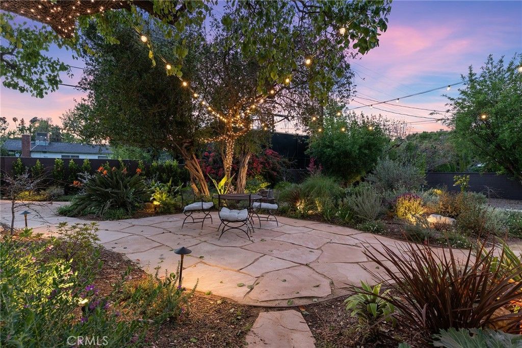 Image 47 of property listing at 5319 Penfield Avenue, Woodland Hills, CA 91364