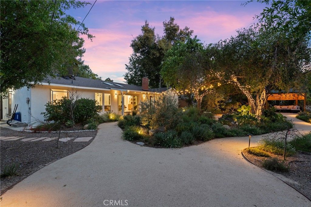 Image 48 of property listing at 5319 Penfield Avenue, Woodland Hills, CA 91364