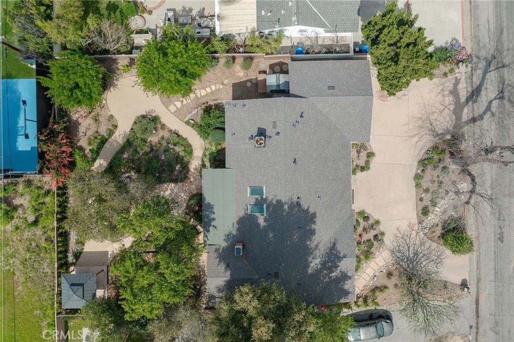 Image 54 of property listing at 5319 Penfield Avenue, Woodland Hills, CA 91364