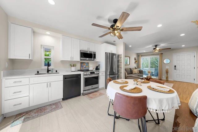 8726 Villa La Jolla Dr 74, La Jolla, CA 92037