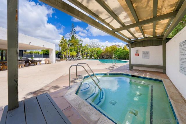 8726 Villa La Jolla Dr 74, La Jolla, CA 92037