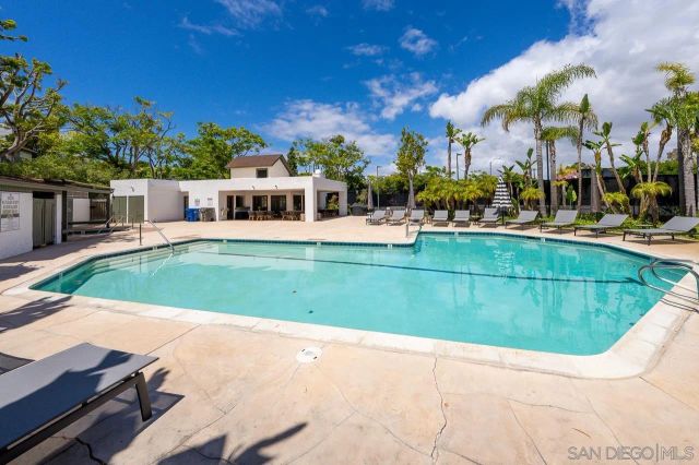 8726 Villa La Jolla Dr 74, La Jolla, CA 92037