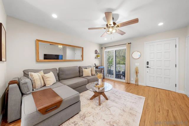 8726 Villa La Jolla Dr 74, La Jolla, CA 92037