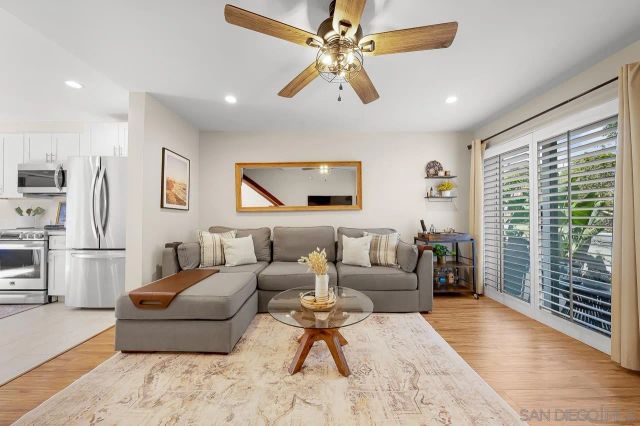 8726 Villa La Jolla Dr 74, La Jolla, CA 92037