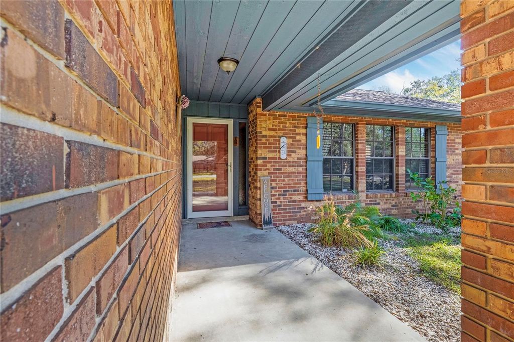 Image 2 of property listing at 2417 S OAK PARK DRIVE, Deland, FL 32724