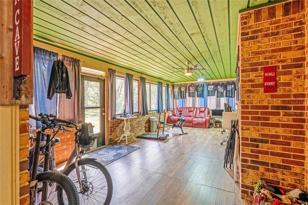 Image 15 of property listing at 2417 S OAK PARK DRIVE, Deland, FL 32724