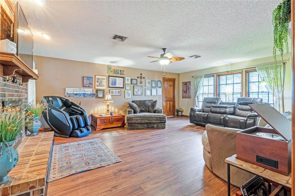 Image 5 of property listing at 2417 S OAK PARK DRIVE, Deland, FL 32724