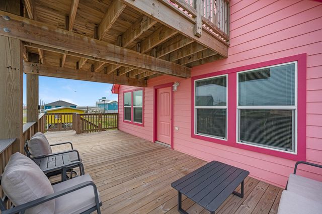 4523 Palm Street, Freeport, TX 77541