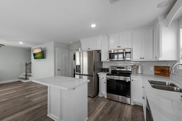 4523 Palm Street, Freeport, TX 77541