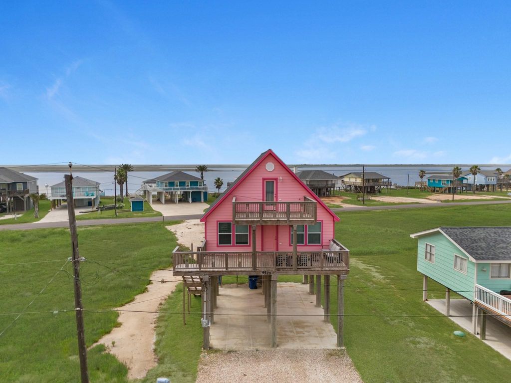 4523 Palm Street, Freeport, TX 77541