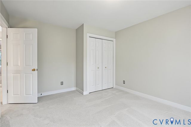 5716 Oak Mill Ct, Henrico, VA 23059
