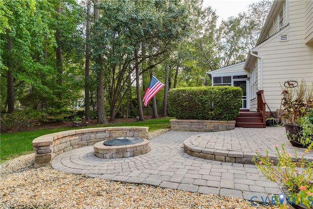 5716 Oak Mill Ct, Henrico, VA 23059