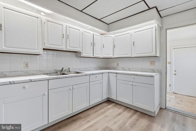 348 VALLEY RD, Coatesville, PA 19320