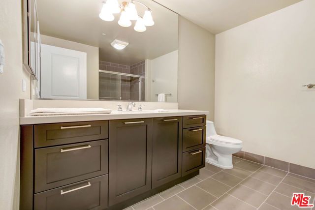 589 Americana Way Marc 423, Glendale, CA 91210